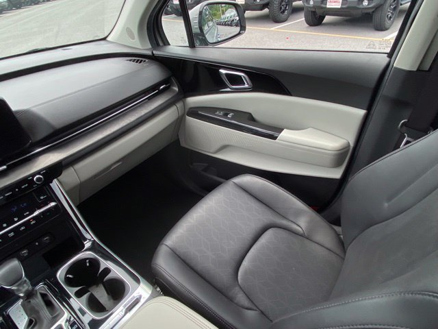 Used 2023 Kia Carnival SX FWD image 27