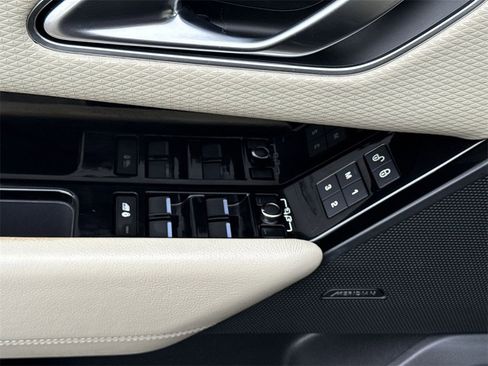 Used 2020 Land Rover Range Rover Velar S image 15