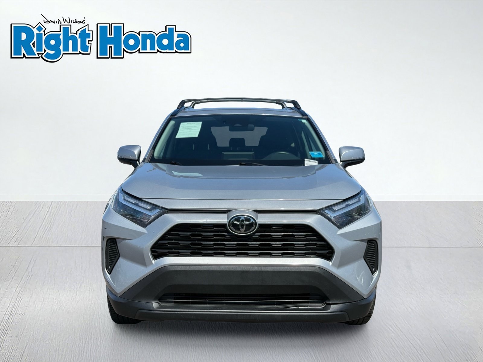 Used 2022 Toyota RAV4 XLE w/ XLE Grade Weather Package FWD image 5