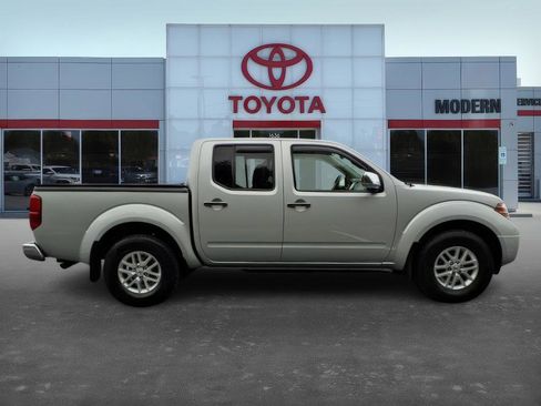 Used 2018 Nissan Frontier SV image 6