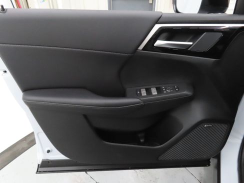 New 2026 Mitsubishi Outlander AWD image 10