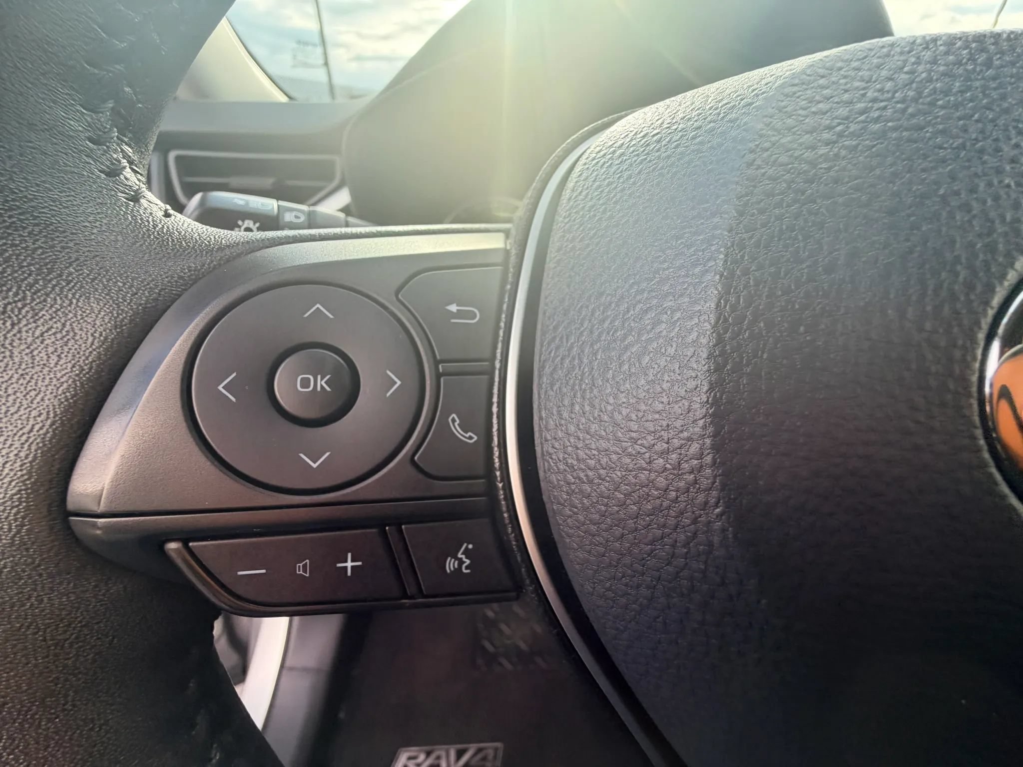 Used 2021 Toyota RAV4 XLE w/ XLE Grade Weather Package AWD/4WD image 11