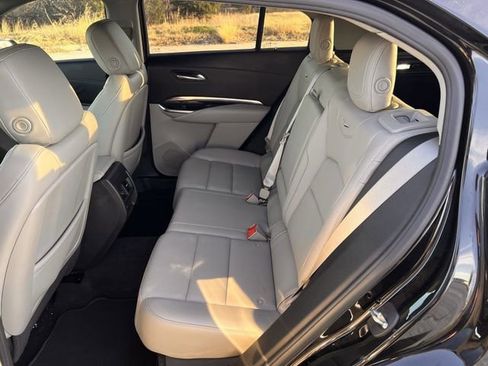 Used 2022 Cadillac XT4 Luxury image 30