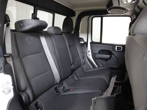 Used 2023 Jeep Gladiator Sport AWD/4WD image 10