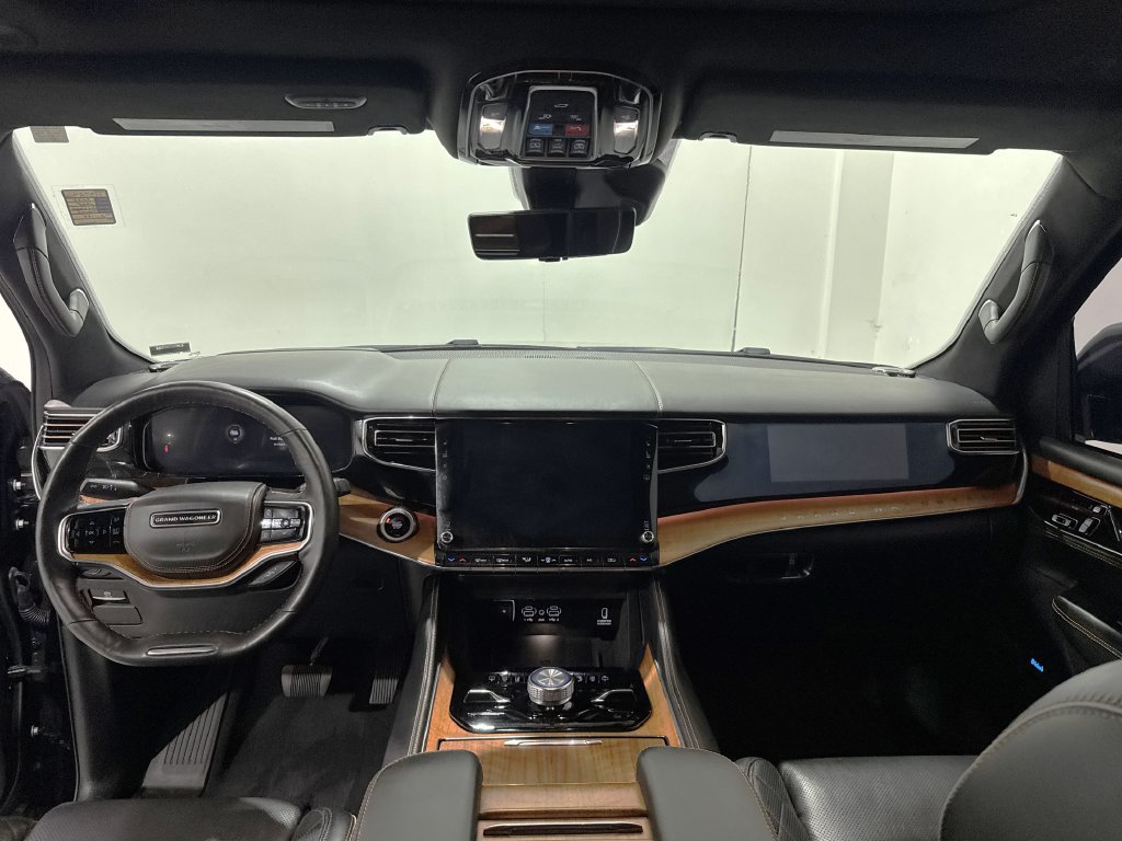Used 2022 Jeep Grand Wagoneer Series III AWD/4WD image 2