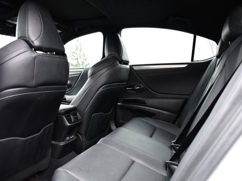 Used 2022 Lexus ES 300h F Sport image 15