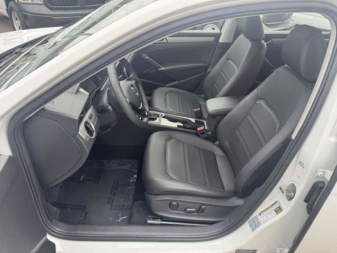 Used 2021 Volkswagen Passat 2.0T SE FWD image 13