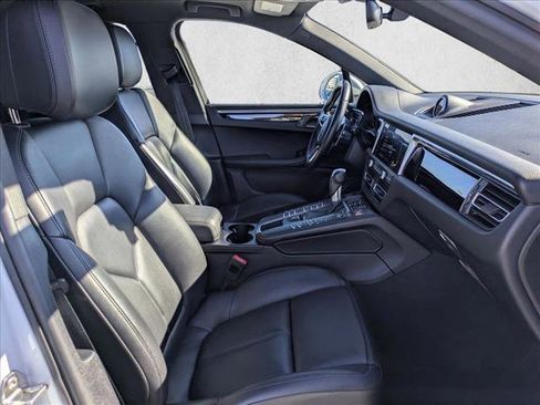 Used 2021 Porsche Macan image 22
