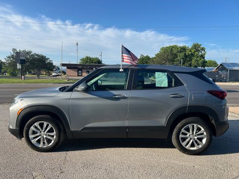 Used 2023 Chevrolet TrailBlazer LS FWD image 3