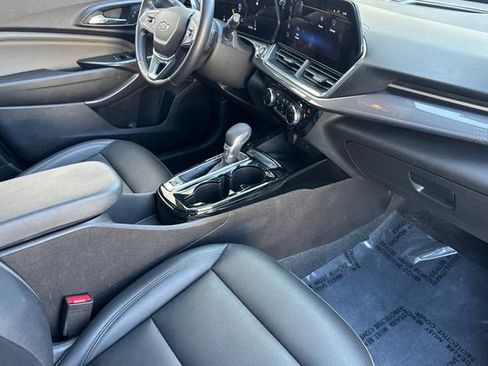 Used 2025 Chevrolet Trax ACTIV w/ Sunroof Package image 19