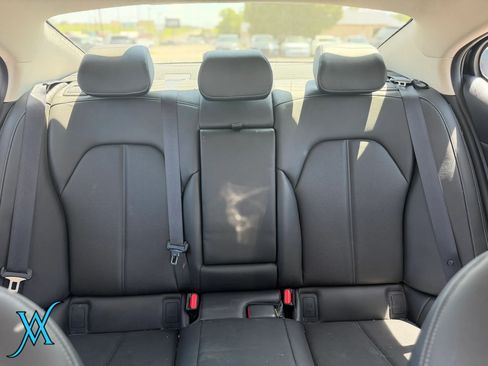 Used 2025 Genesis G70 2.5T RWD image 25