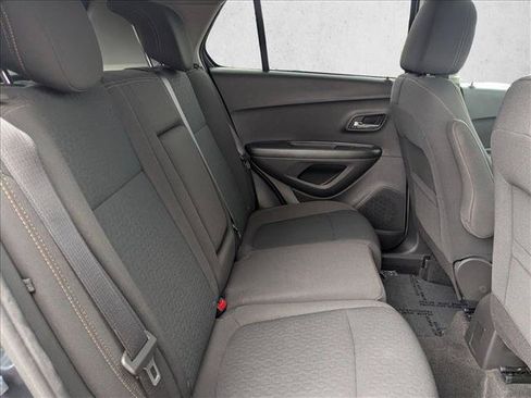 Used 2022 Chevrolet Trax LS w/ Tint and Cruise Package AWD/4WD image 18