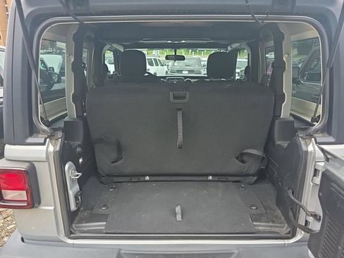 Used 2022 Jeep Wrangler Sport AWD/4WD image 12