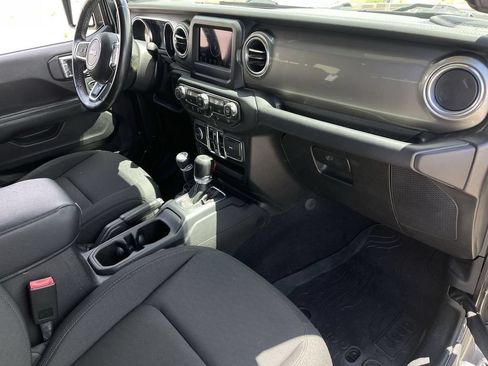Used 2018 Jeep Wrangler Unlimited Sahara AWD/4WD image 27