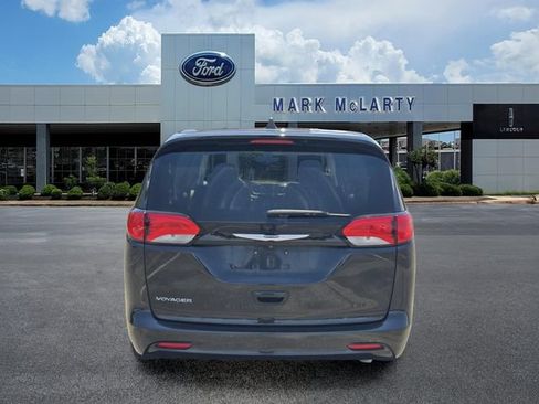 Used 2022 Chrysler Voyager LX FWD image 4