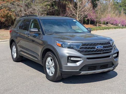 Certified 2023 Ford Explorer XLT w/ Equipment Group 202A AWD/4WD image 1