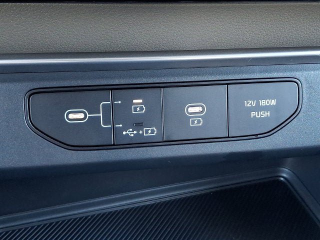 Certified 2026 Kia Carnival FWD image 24
