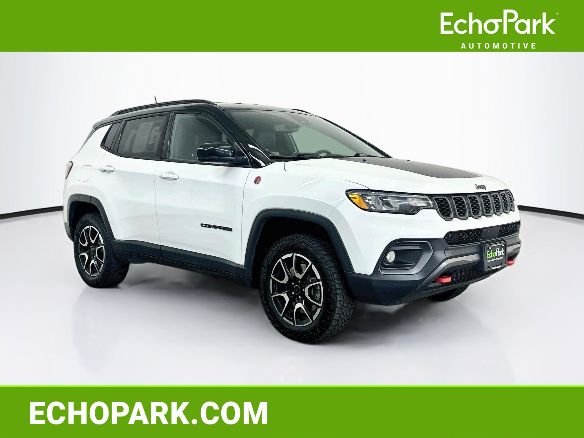 Used 2025 Jeep Compass Trailhawk AWD/4WD image 1