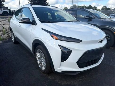 Used 2023 Chevrolet Bolt EUV LT w/ Driver Confidence Package FWD image 3