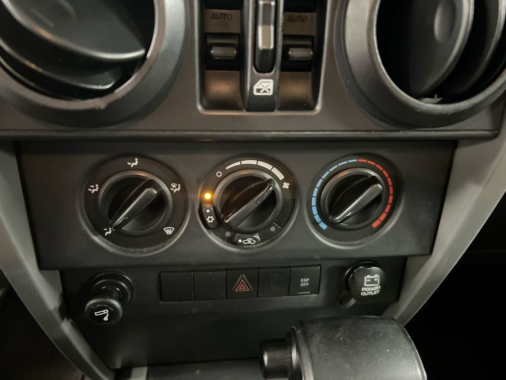 Used 2007 Jeep Wrangler Unlimited Sahara RWD image 15
