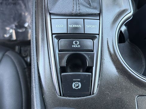 Used 2024 Toyota Camry XSE FWD image 9