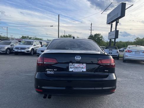 Used 2017 Volkswagen Jetta SE image 6