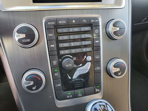 Used 2016 Volvo XC60 T6 w/ Proximity Package image 19