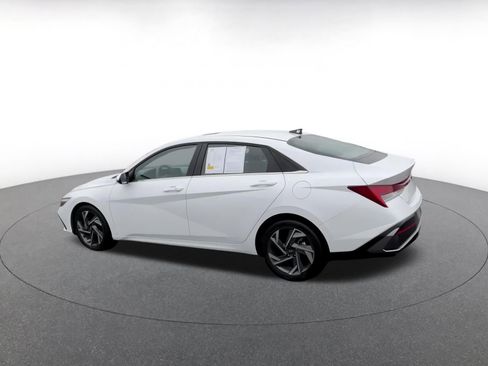 Used 2025 Hyundai Elantra SEL image 10