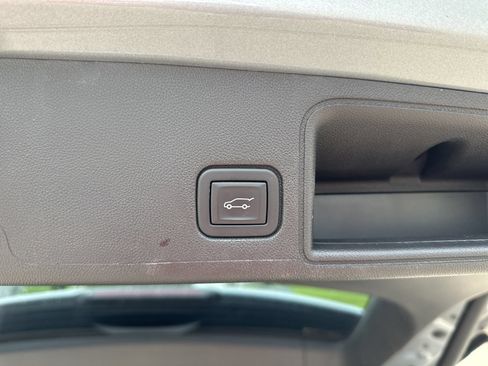 Used 2023 GMC Terrain SLT AWD/4WD image 24