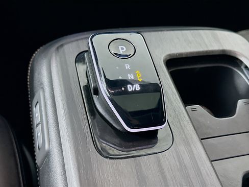 Used 2023 Nissan Ariya AWD image 25