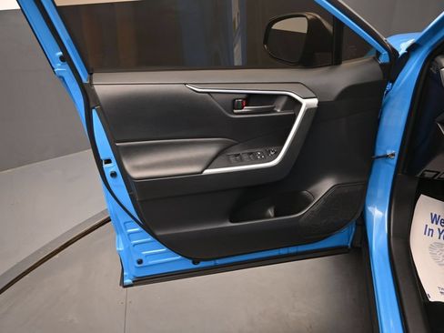 Used 2019 Toyota RAV4 LE w/ All Weather Liner Package AWD/4WD image 23