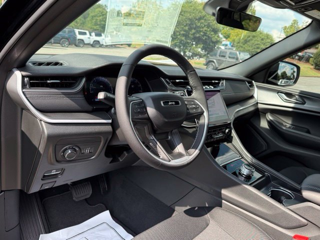 New 2027 Jeep Grand Cherokee Laredo X RWD image 16