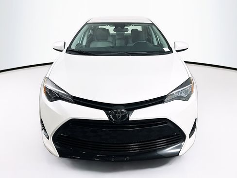 Used 2018 Toyota Corolla LE image 2