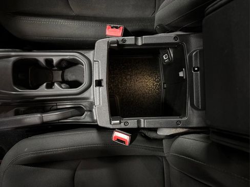 Used 2018 Jeep Wrangler Unlimited Sahara image 21