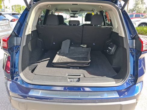 Used 2026 Nissan Rogue SV FWD image 13
