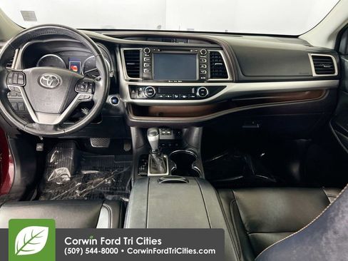 Used 2019 Toyota Highlander XLE AWD/4WD image 7