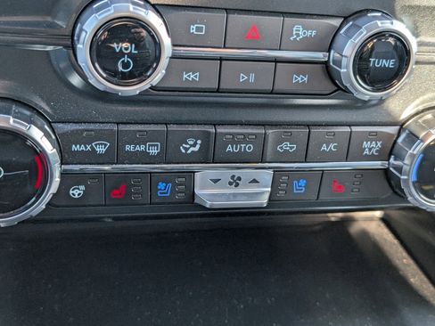 Used 2025 Ford F150 Lariat w/ Equipment Group 502A High image 15