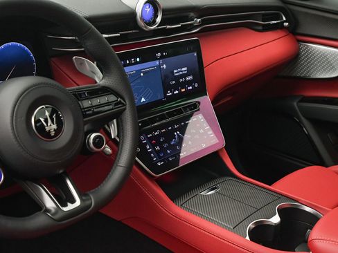 New 2025 Maserati Grecale Trofeo image 37