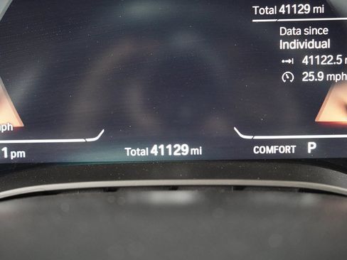 Used 2023 BMW M550i xDrive w/ Executive Package AWD/4WD image 17