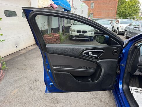 Used 2015 Chrysler 200 Limited FWD image 22