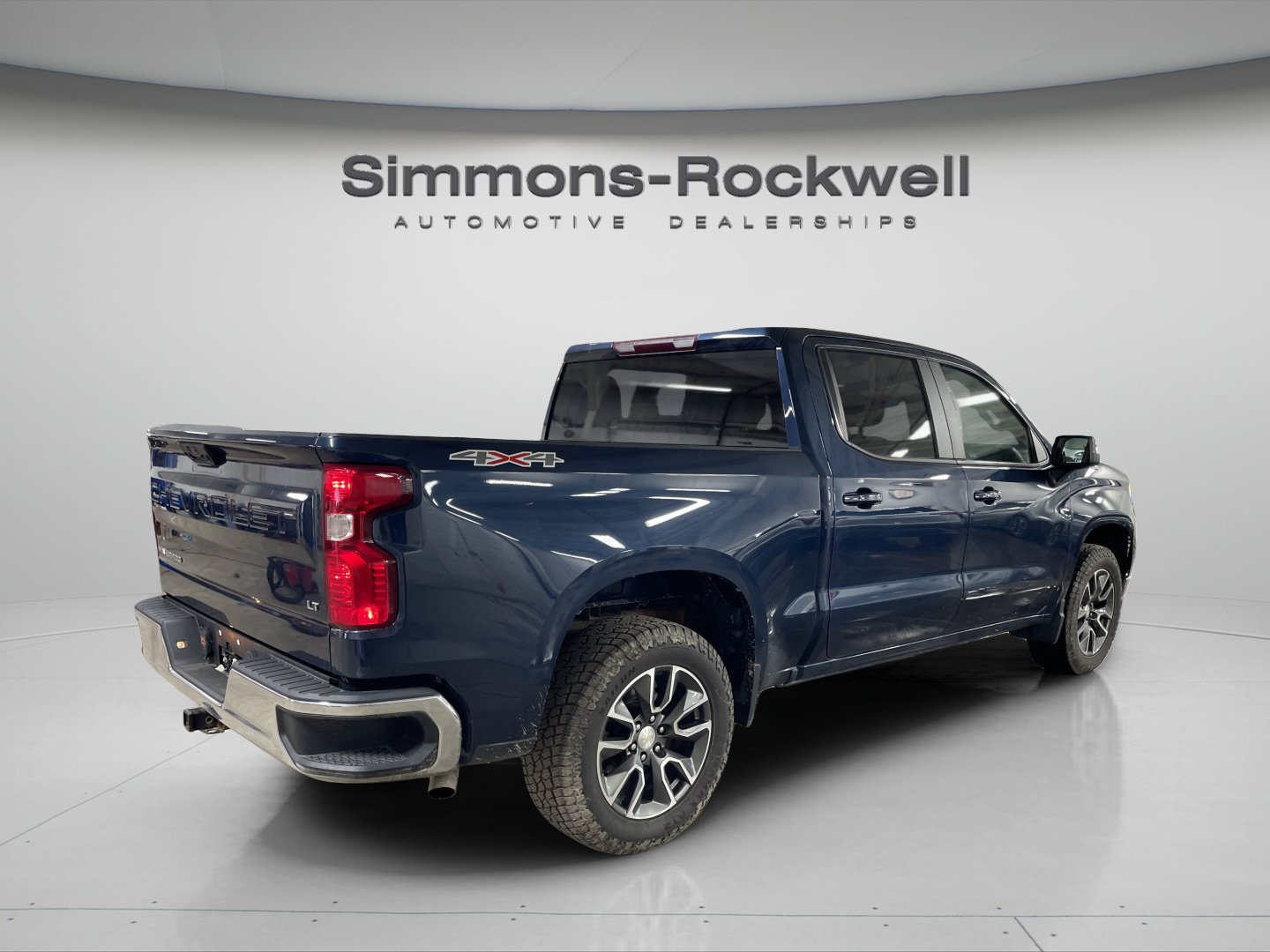 Used 2022 Chevrolet Silverado 1500 LT AWD/4WD image 5