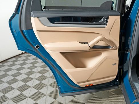 Certified 2026 Porsche Cayenne E-Hybrid AWD/4WD image 35