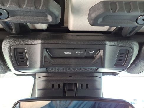 Used 2025 Jeep Wrangler Unlimited Sahara image 35