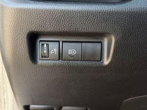 Used 2025 Toyota RAV4 XLE FWD image 23