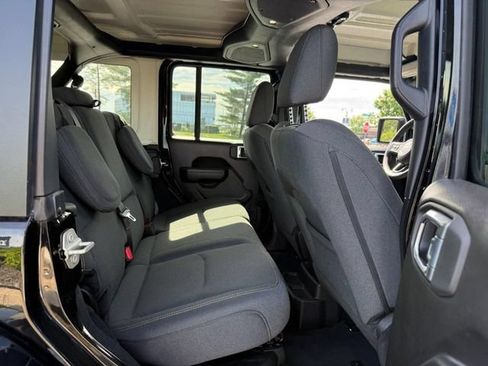 Used 2024 Jeep Wrangler Unlimited w/ Convenience Group AWD/4WD image 10