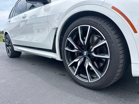 Used 2022 BMW X7 xDrive40i w/ M Sport Package AWD/4WD image 11