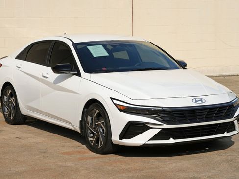 Used 2025 Hyundai Elantra Sport FWD image 47
