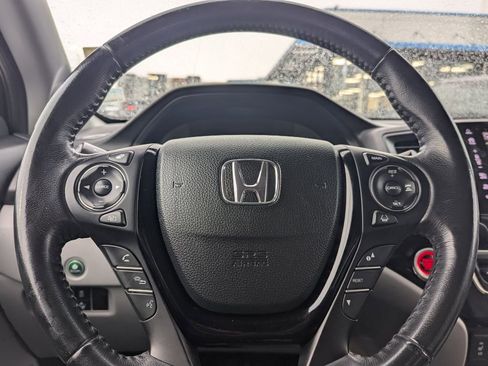 Used 2017 Honda Pilot Touring image 22