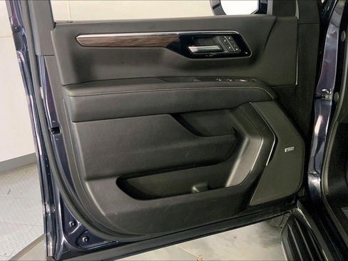 Used 2025 Chevrolet Tahoe Premier AWD/4WD image 24