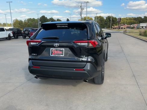 Used 2022 Toyota RAV4 XLE image 7